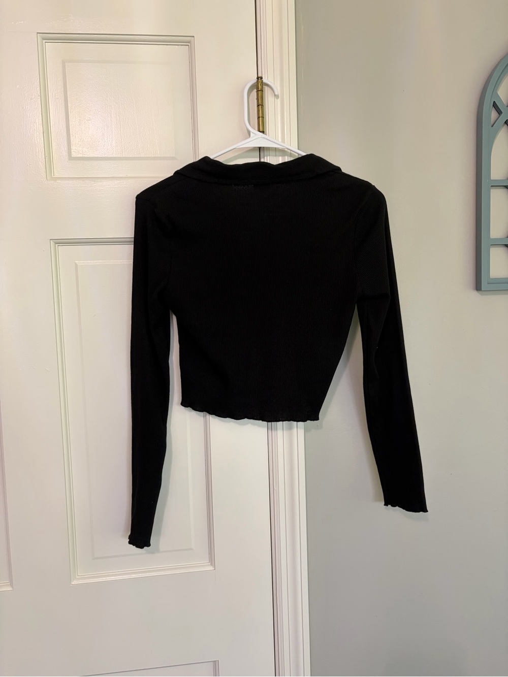 Cropped Black Long-Sleeve Polo Top - Picture 2 of 3